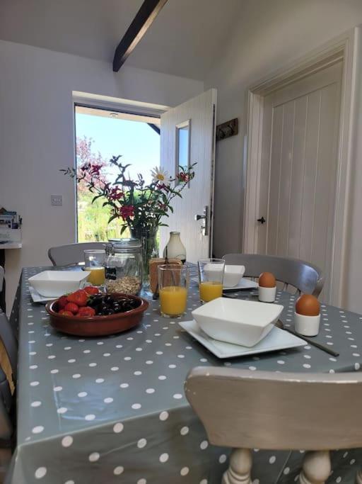Willow Cottage In Idyllic Location Harrietsham ภายนอก รูปภาพ